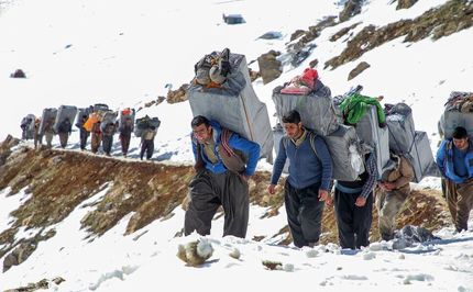 رئیسی: کولبری قانونی شود
