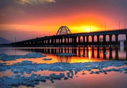 حمله آمریکایی صهیونی به نزدیکی پل میان‌گذر دریاچه ارومیه / پلیس: مسیر بازگشایی شد