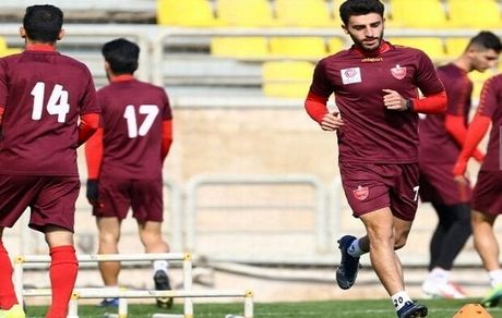 سرمربی پرسپولیس در انتظار تلاش بیشتر برای خرید جدید