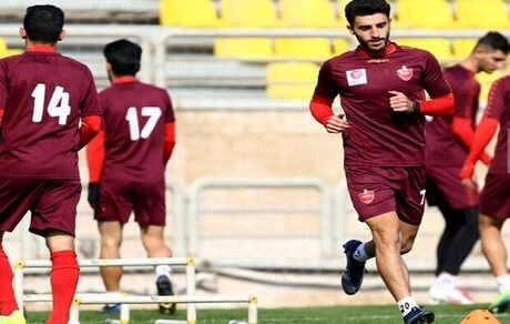 سرمربی پرسپولیس در انتظار تلاش بیشتر برای خرید جدید