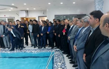 پس از ۳۰ سال، استخر شنای استادیوم آزادی اسدآباد افتتاح شد