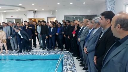 پس از ۳۰ سال، استخر شنای استادیوم آزادی اسدآباد افتتاح شد