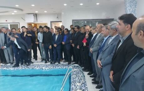 پس از ۳۰ سال، استخر شنای استادیوم آزادی اسدآباد افتتاح شد