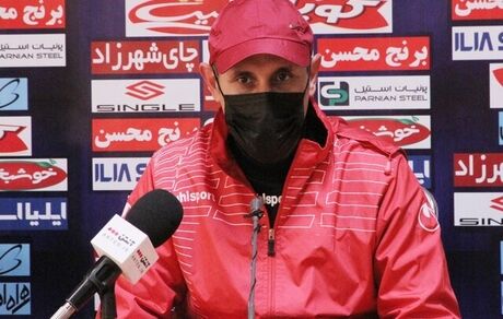 سرمربی پرسپولیس: از بازیکنان پیکان می‌خواهم با همه توان مقابل ما بازی کنند