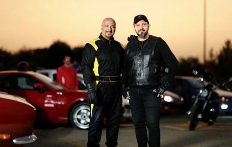 کامبیز دیرباز مجری مسابقه تلویزیونی «دست فرمون»