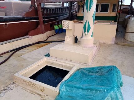 توقیف یک فروند شناور حامل ۲۴۰ هزار لیتر سوخت قاچاق توسط نیروی دریایی سپاه در آبهای خلیج فارس