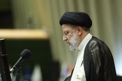 اولویت اول ما در دولت مهار کرونا و ارتقای وضعیت بهداشتی در کشور است / دفاع رئیسی از وزرای پیشنهادی