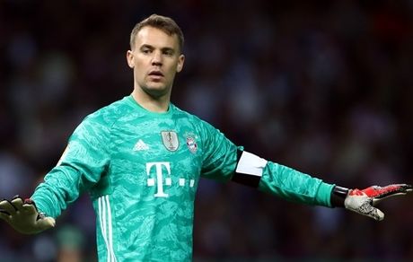 نویر بهترین گلر فصل ۲۰۲۰-۲۰۱۹ بوندس لیگا