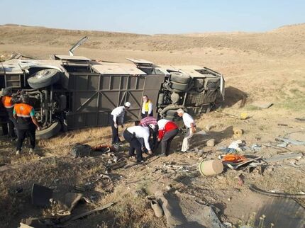 یک اتوبوس دیگر واژگون شد / ۲۶ نفر مصدوم شدند