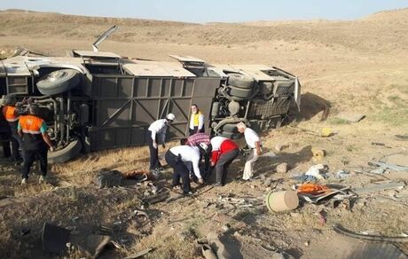 یک اتوبوس دیگر واژگون شد / ۲۶ نفر مصدوم شدند