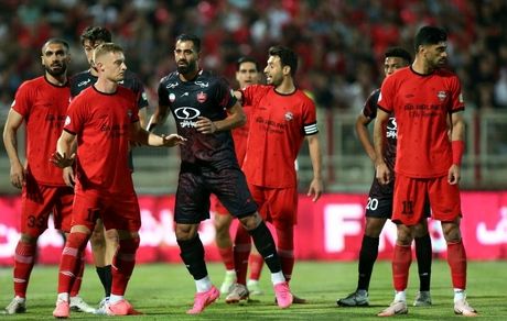 بازی پرسپولیس و تراکتور در ورزشگاه آزادی برگزار می‌شود