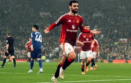 برد منچستر یونایتد در آخرین بازی با سرمربی موقت