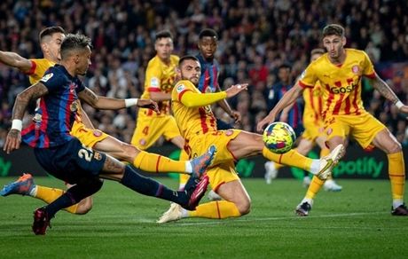 بارسلونا مقابل تیم یازدهم جدول متوقف شد / مسی تشویق شد