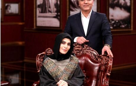 
جوابی که کار مدیری را راحت کرد/ ماجرای حواشی شعرخوانی خانم بازیگر
