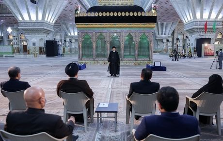 امروز اگر می‌خواهیم در خط امام حرکت کنیم، مفسر این خط رهبری معظم انقلاب اسلامی است