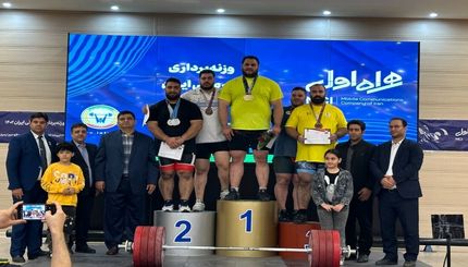 اردبیل قهرمان وزنه برداری قهرمانی کشور شد