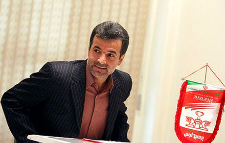
طعنه انصاری‌فرد به تراکتور: به جای این کارها تیمی بسازید که جلوی قهرمانی ما را بگیرد
