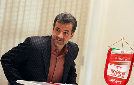 
طعنه انصاری‌فرد به تراکتور: به جای این کارها تیمی بسازید که جلوی قهرمانی ما را بگیرد
