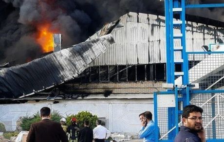 آتش‌سوزی مهیب کارخانه الکترواستیل در مشهد مهار شد + ویدئو