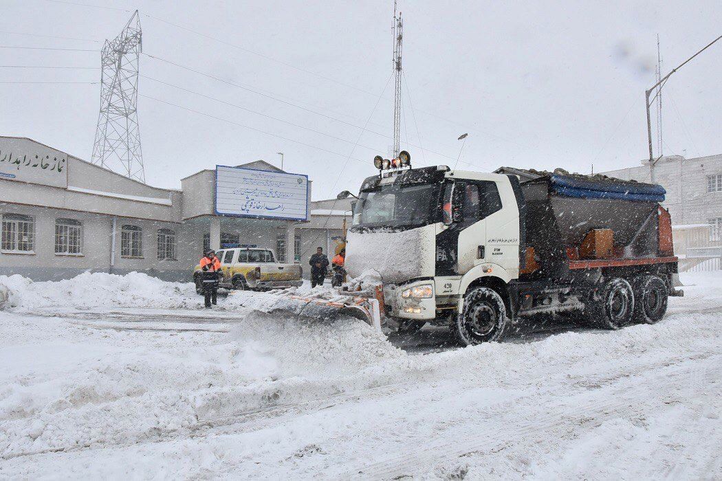 بازگشایی محورهای مواصلاتی آذریایجان‌غربی توسط راهداران