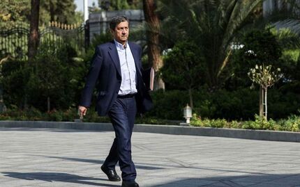 نمایندگان مجلس، وزیر اقتصاد را برکنار کردند
