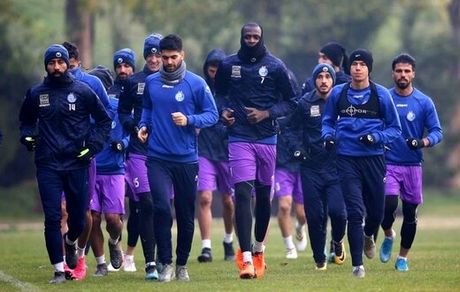 زمین تمرین استقلال را گرفتند!