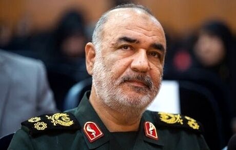 فرمانده کل سپاه: دشمن را با شکست های خفت بار روانه گورستان تاریخ می کنیم