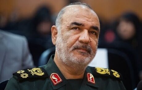 فرمانده کل سپاه: دشمن را با شکست های خفت بار روانه گورستان تاریخ می کنیم