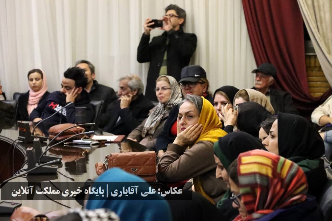 نشست انجمن ادبی قرار پیرامون زندگی‌ و آثار شاعر معاصر ارومیه‌ای