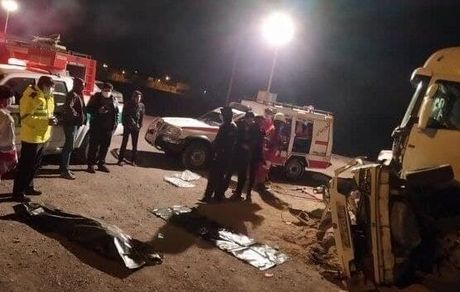 تریلی و پژو پارس تصادف کردند / ۵ سرنشین پژو کشته شدند