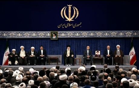 آغاز مراسم تنفیذ رئیس جمهور توسط رهبر انقلاب