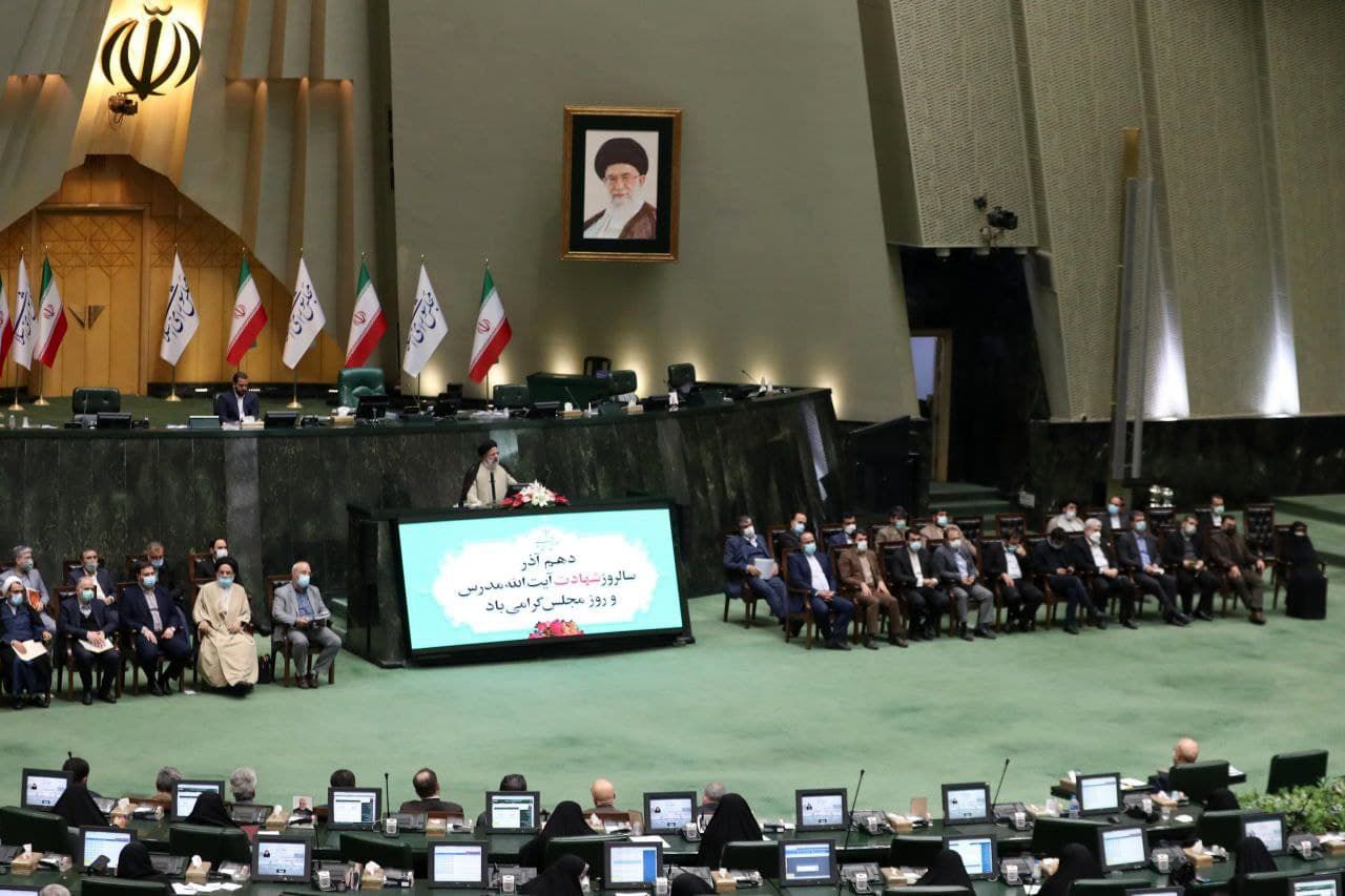 به مناسبت روز مجلس، نشست مشترک مجلس شورای اسلامی و دولت