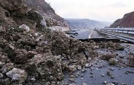 بارش شدید باران، برخی راه‌های ارتباطی استان لرستان را بست