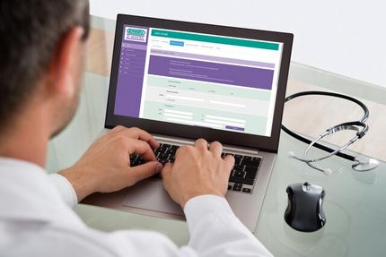 سازمان‌های بیمه‌گر برای اجرای کامل نسخه‌نویسی آنلاین وارد میدان شوند