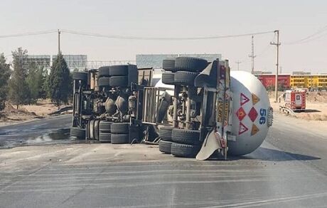 واژگونی تانکر حامل سوخت و تصادف ۱۰ خودروی سواری در اتوبان شهید دستجردی