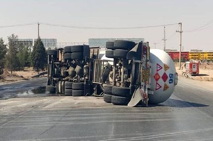 واژگونی تانکر حامل سوخت و تصادف ۱۰ خودروی سواری در اتوبان شهید دستجردی