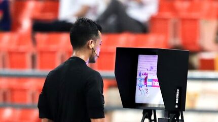 عزیزی خادم: VAR وطنی نخواهیم داشت/ حداقل زمان اجرای این سیستم ۱۵ ماه است!