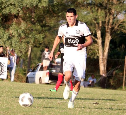 تیم فوتبال چادرملو اردکان یک بازیکن پاراگوئه‌ای گرفت