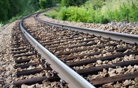 قطار سریع‌السیر تهران-قم-اصفهان متوقف می‌شود؟