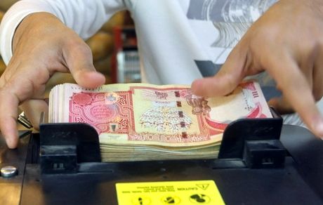 عراق استفاده از دینار را در معاملات جایگزین دلار می‌کند