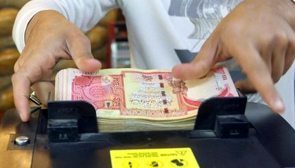 عراق استفاده از دینار را در معاملات جایگزین دلار می‌کند