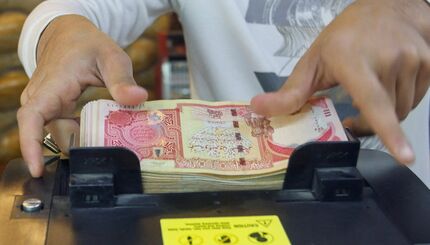 عراق استفاده از دینار را در معاملات جایگزین دلار می‌کند