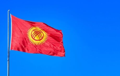 پرچم قرقیزستان تغییر می‌کند / دلیل: شباهت به گل آفتابگردان و دلیل عجیب رییس جمهور