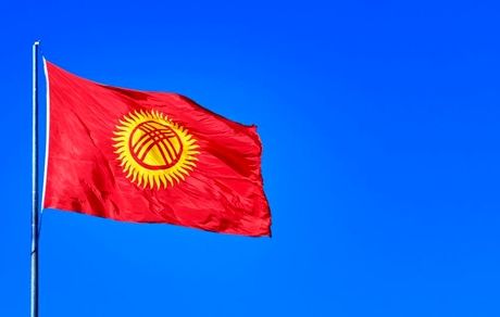 پرچم قرقیزستان تغییر می‌کند / دلیل: شباهت به گل آفتابگردان و دلیل عجیب رییس جمهور