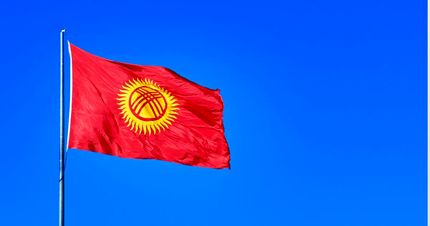 پرچم قرقیزستان تغییر میکند / دلیل: شباهت به گل آفتابگردان و دلیل عجیب رییس جمهور