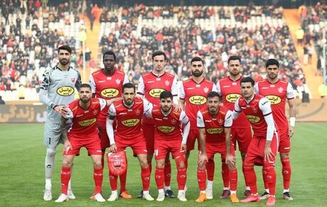 بدرقه بازیکنان پرسپولیس بعد از باخت با گلوله برفی و بی‌غیرت بی‌غیرت