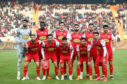 بدرقه بازیکنان پرسپولیس بعد از باخت با گلوله برفی و بی‌غیرت بی‌غیرت