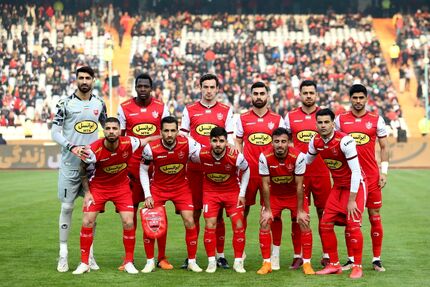 بدرقه بازیکنان پرسپولیس بعد از باخت با گلوله برفی و بی‌غیرت بی‌غیرت