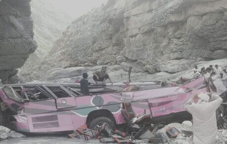 ۴۰ کشته در حادثه سقوط اتوبوس مسافری به دره در پاکستان