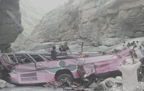 ۴۰ کشته در حادثه سقوط اتوبوس مسافری به دره در پاکستان